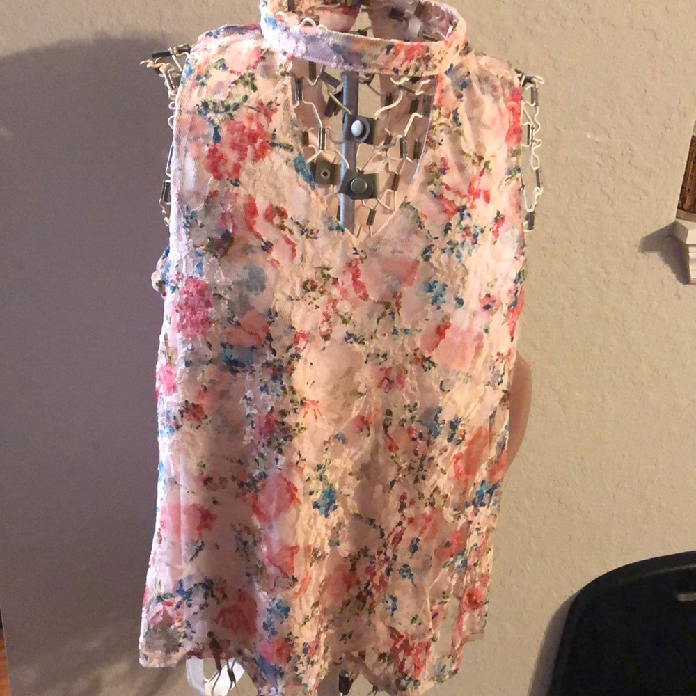 🌸NWT Trixxi floral lined top🌸